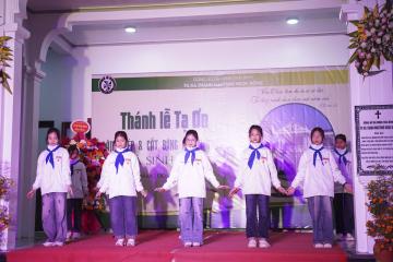 Hình ảnh: Đón tiếp và Hoan ca mừng Khánh Thành Nhà Sinh Hoạt Tu xá Thánh Martinô Ngọc Đồng