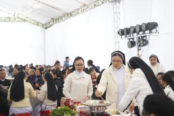 Hình ảnh: Đón tiếp và Hoan ca mừng Khánh Thành Nhà Sinh Hoạt Tu xá Thánh Martinô Ngọc Đồng