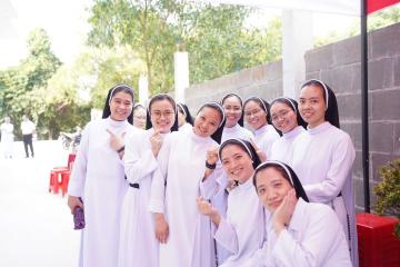 Hình ảnh: Làm phép và Cắt băng Khánh Thành Cộng đoàn Thánh Piô V Mỹ Hội