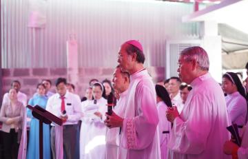 Hình ảnh: Làm phép và Cắt băng Khánh Thành Cộng đoàn Thánh Piô V Mỹ Hội