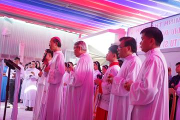 Hình ảnh: Làm phép và Cắt băng Khánh Thành Cộng đoàn Thánh Piô V Mỹ Hội