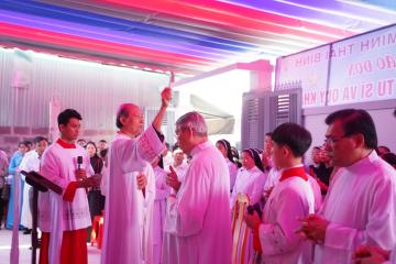 Hình ảnh: Làm phép và Cắt băng Khánh Thành Cộng đoàn Thánh Piô V Mỹ Hội