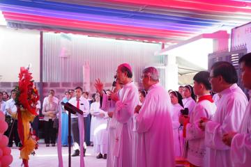 Hình ảnh: Làm phép và Cắt băng Khánh Thành Cộng đoàn Thánh Piô V Mỹ Hội