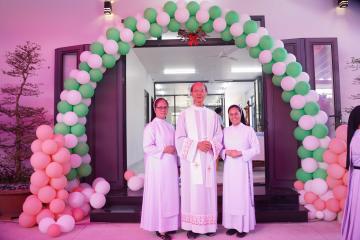 Hình ảnh: Làm phép và Cắt băng Khánh Thành Cộng đoàn Thánh Piô V Mỹ Hội