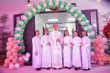 Hình ảnh: Làm phép và Cắt băng Khánh Thành Cộng đoàn Thánh Piô V Mỹ Hội