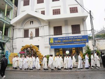 Hình ảnh: Thánh lễ Tạ ơn, cắt băng khánh thành và làm phép Ngôi Nhà mới Tu xá Thánh Giuse Thái Bình