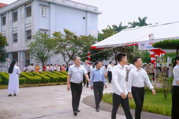 Chùm hình ảnh số 1: Thánh lễ Tạ ơn, Nghi thức Khấn Dòng và mừng Ngân khánh Khấn Dòng năm 2026 (1)