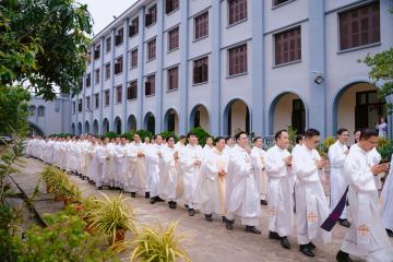 Chùm hình ảnh số 1: Thánh lễ Tạ ơn, Nghi thức Khấn Dòng và mừng Ngân khánh Khấn Dòng năm 2026 (1)