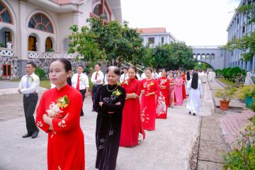 Chùm hình ảnh số 1: Thánh lễ Tạ ơn, Nghi thức Khấn Dòng và mừng Ngân khánh Khấn Dòng năm 2026 (1)