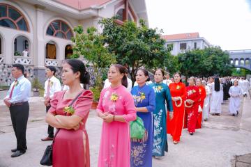 Chùm hình ảnh số 1: Thánh lễ Tạ ơn, Nghi thức Khấn Dòng và mừng Ngân khánh Khấn Dòng năm 2026 (1)