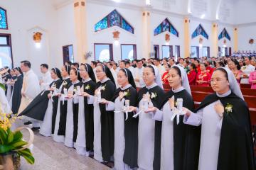 Chùm hình ảnh số 1: Thánh lễ Tạ ơn, Nghi thức Khấn Dòng và mừng Ngân khánh Khấn Dòng năm 2026 (1)