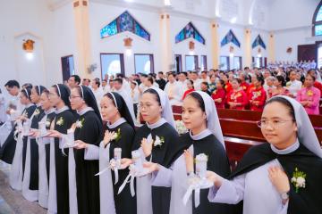 Chùm hình ảnh số 1: Thánh lễ Tạ ơn, Nghi thức Khấn Dòng và mừng Ngân khánh Khấn Dòng năm 2026 (1)
