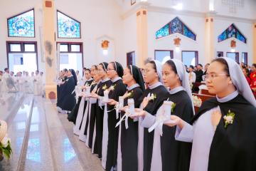 Chùm hình ảnh số 1: Thánh lễ Tạ ơn, Nghi thức Khấn Dòng và mừng Ngân khánh Khấn Dòng năm 2026 (1)