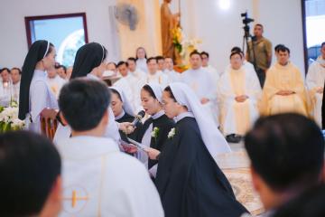 Chùm Hình ảnh số 2: Thánh lễ Tạ ơn, Nghi thức Khấn Dòng và mừng Ngân khánh Khấn Dòng năm 2026 (2)