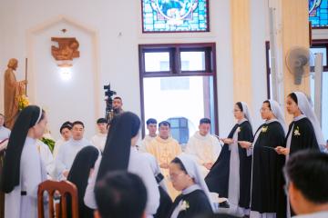 Chùm Hình ảnh số 2: Thánh lễ Tạ ơn, Nghi thức Khấn Dòng và mừng Ngân khánh Khấn Dòng năm 2026 (2)