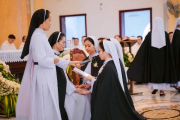 Chùm Hình ảnh số 2: Thánh lễ Tạ ơn, Nghi thức Khấn Dòng và mừng Ngân khánh Khấn Dòng năm 2026 (2)