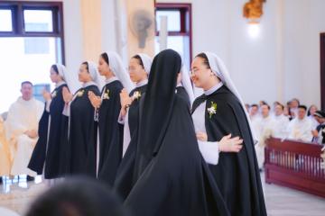 Chùm Hình ảnh số 2: Thánh lễ Tạ ơn, Nghi thức Khấn Dòng và mừng Ngân khánh Khấn Dòng năm 2026 (2)