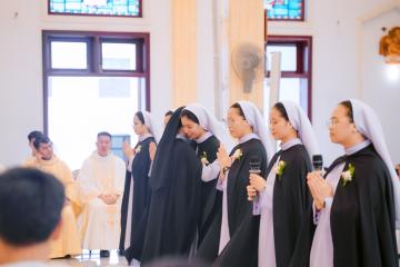 Chùm Hình ảnh số 2: Thánh lễ Tạ ơn, Nghi thức Khấn Dòng và mừng Ngân khánh Khấn Dòng năm 2026 (2)