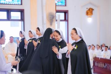 Chùm Hình ảnh số 2: Thánh lễ Tạ ơn, Nghi thức Khấn Dòng và mừng Ngân khánh Khấn Dòng năm 2026 (2)