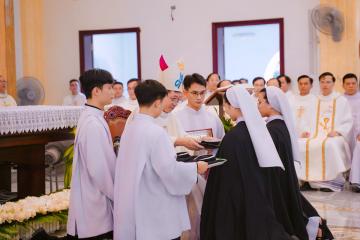 Chùm Hình ảnh số 2: Thánh lễ Tạ ơn, Nghi thức Khấn Dòng và mừng Ngân khánh Khấn Dòng năm 2026 (2)
