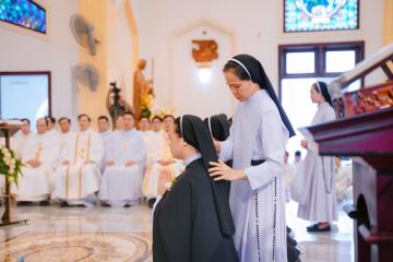 Chùm Hình ảnh số 2: Thánh lễ Tạ ơn, Nghi thức Khấn Dòng và mừng Ngân khánh Khấn Dòng năm 2026 (2)