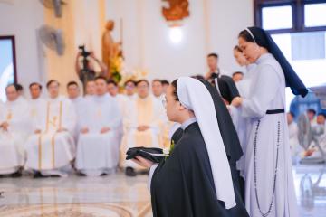 Chùm Hình ảnh số 2: Thánh lễ Tạ ơn, Nghi thức Khấn Dòng và mừng Ngân khánh Khấn Dòng năm 2026 (2)