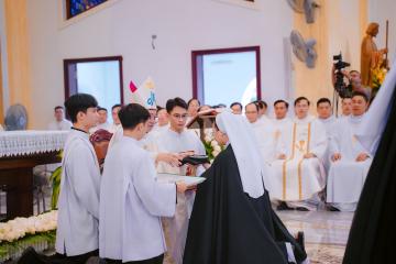 Chùm Hình ảnh số 2: Thánh lễ Tạ ơn, Nghi thức Khấn Dòng và mừng Ngân khánh Khấn Dòng năm 2026 (2)