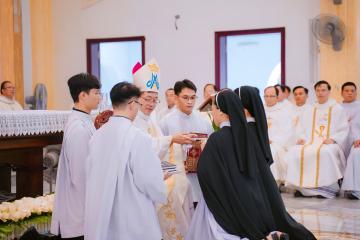 Chùm Hình ảnh số 2: Thánh lễ Tạ ơn, Nghi thức Khấn Dòng và mừng Ngân khánh Khấn Dòng năm 2026 (2)