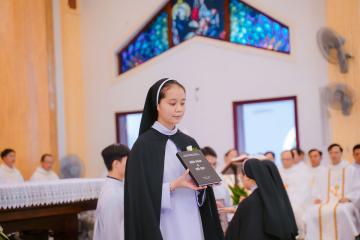 Chùm Hình ảnh số 2: Thánh lễ Tạ ơn, Nghi thức Khấn Dòng và mừng Ngân khánh Khấn Dòng năm 2026 (2)
