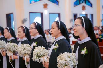 Chùm Hình ảnh số 2: Thánh lễ Tạ ơn, Nghi thức Khấn Dòng và mừng Ngân khánh Khấn Dòng năm 2026 (2)