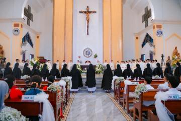 Chùm Hình ảnh số 2: Thánh lễ Tạ ơn, Nghi thức Khấn Dòng và mừng Ngân khánh Khấn Dòng năm 2026 (2)