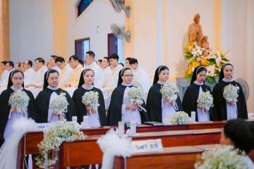 Chùm Hình ảnh số 2: Thánh lễ Tạ ơn, Nghi thức Khấn Dòng và mừng Ngân khánh Khấn Dòng năm 2026 (2)