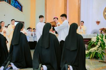 Chùm Hình ảnh số 2: Thánh lễ Tạ ơn, Nghi thức Khấn Dòng và mừng Ngân khánh Khấn Dòng năm 2026 (2)