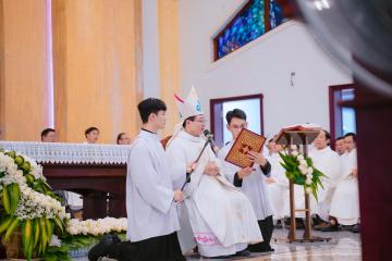 Chùm Hình ảnh số 3: Thánh lễ Tạ ơn, Nghi thức Khấn Dòng và mừng Ngân khánh Khấn Dòng năm 2026 (3)