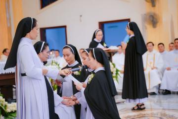 Chùm Hình ảnh số 3: Thánh lễ Tạ ơn, Nghi thức Khấn Dòng và mừng Ngân khánh Khấn Dòng năm 2026 (3)