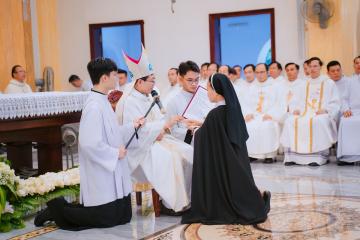Chùm Hình ảnh số 3: Thánh lễ Tạ ơn, Nghi thức Khấn Dòng và mừng Ngân khánh Khấn Dòng năm 2026 (3)