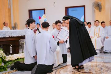 Chùm Hình ảnh số 3: Thánh lễ Tạ ơn, Nghi thức Khấn Dòng và mừng Ngân khánh Khấn Dòng năm 2026 (3)