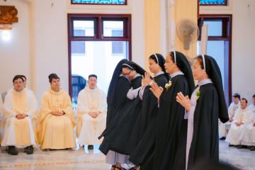 Chùm Hình ảnh số 3: Thánh lễ Tạ ơn, Nghi thức Khấn Dòng và mừng Ngân khánh Khấn Dòng năm 2026 (3)