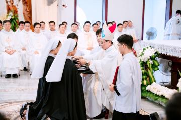 Chùm Hình ảnh số 4: Thánh lễ Tạ ơn, Nghi thức Khấn Dòng và mừng Ngân khánh Khấn Dòng năm 2026 (4)