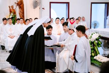 Chùm Hình ảnh số 4: Thánh lễ Tạ ơn, Nghi thức Khấn Dòng và mừng Ngân khánh Khấn Dòng năm 2026 (4)