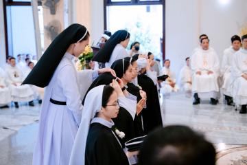 Chùm Hình ảnh số 4: Thánh lễ Tạ ơn, Nghi thức Khấn Dòng và mừng Ngân khánh Khấn Dòng năm 2026 (4)
