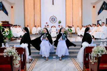 Chùm Hình ảnh số 4: Thánh lễ Tạ ơn, Nghi thức Khấn Dòng và mừng Ngân khánh Khấn Dòng năm 2026 (4)