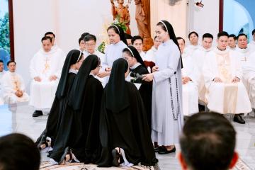 Chùm Hình ảnh số 4: Thánh lễ Tạ ơn, Nghi thức Khấn Dòng và mừng Ngân khánh Khấn Dòng năm 2026 (4)
