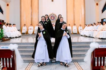 Chùm Hình ảnh số 4: Thánh lễ Tạ ơn, Nghi thức Khấn Dòng và mừng Ngân khánh Khấn Dòng năm 2026 (4)