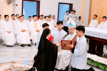 Chùm Hình ảnh số 4: Thánh lễ Tạ ơn, Nghi thức Khấn Dòng và mừng Ngân khánh Khấn Dòng năm 2026 (4)