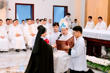 Chùm Hình ảnh số 4: Thánh lễ Tạ ơn, Nghi thức Khấn Dòng và mừng Ngân khánh Khấn Dòng năm 2026 (4)