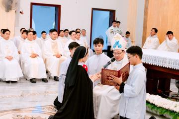 Chùm Hình ảnh số 4: Thánh lễ Tạ ơn, Nghi thức Khấn Dòng và mừng Ngân khánh Khấn Dòng năm 2026 (4)