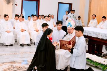 Chùm Hình ảnh số 4: Thánh lễ Tạ ơn, Nghi thức Khấn Dòng và mừng Ngân khánh Khấn Dòng năm 2026 (4)