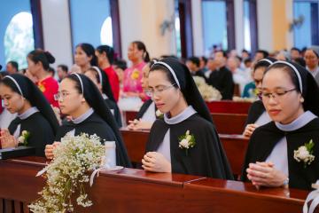 Chùm Hình ảnh số 5: Thánh lễ Tạ ơn, Nghi thức Khấn Dòng và mừng Ngân khánh Khấn Dòng năm 2026 (5)