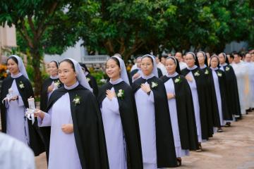 Chùm Hình ảnh số 5: Thánh lễ Tạ ơn, Nghi thức Khấn Dòng và mừng Ngân khánh Khấn Dòng năm 2026 (5)
